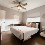 Modern 2 Bedroom House W/Backyard @La Cantera