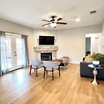 Modern 2 Bedroom House W/Backyard @La Cantera