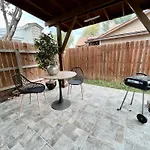 Modern 2 Bedroom House W/Backyard @La Cantera