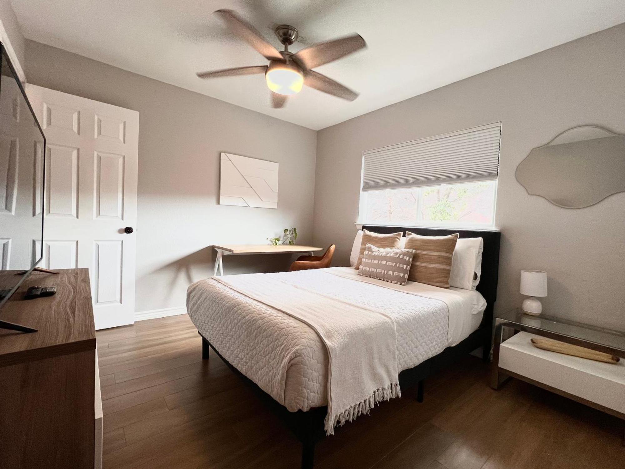 Modern 2 Bedroom House W/backyard @la Cantera Holiday home *