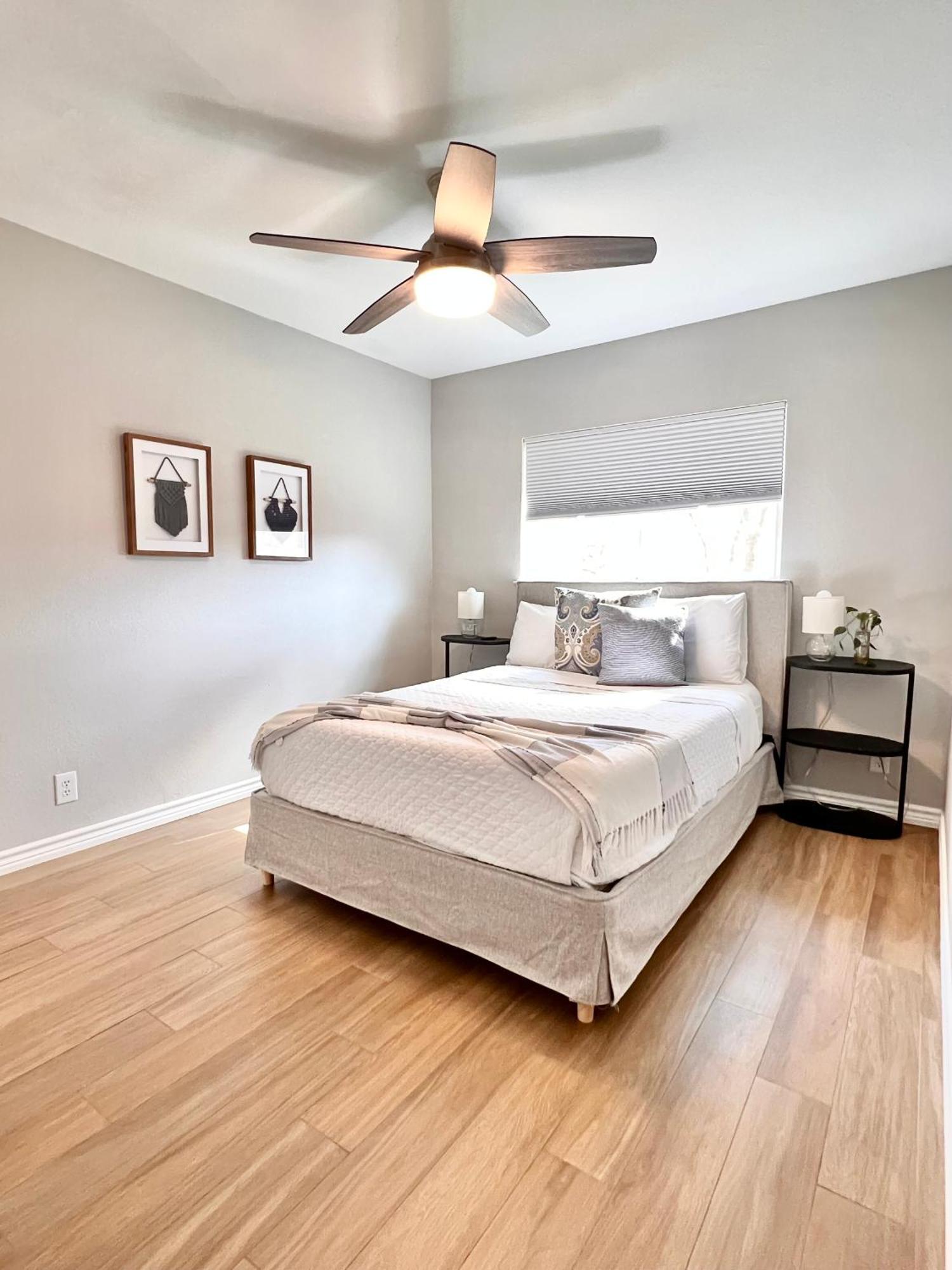 Holiday home Modern 2 Bedroom House W/backyard @la Cantera San Antonio