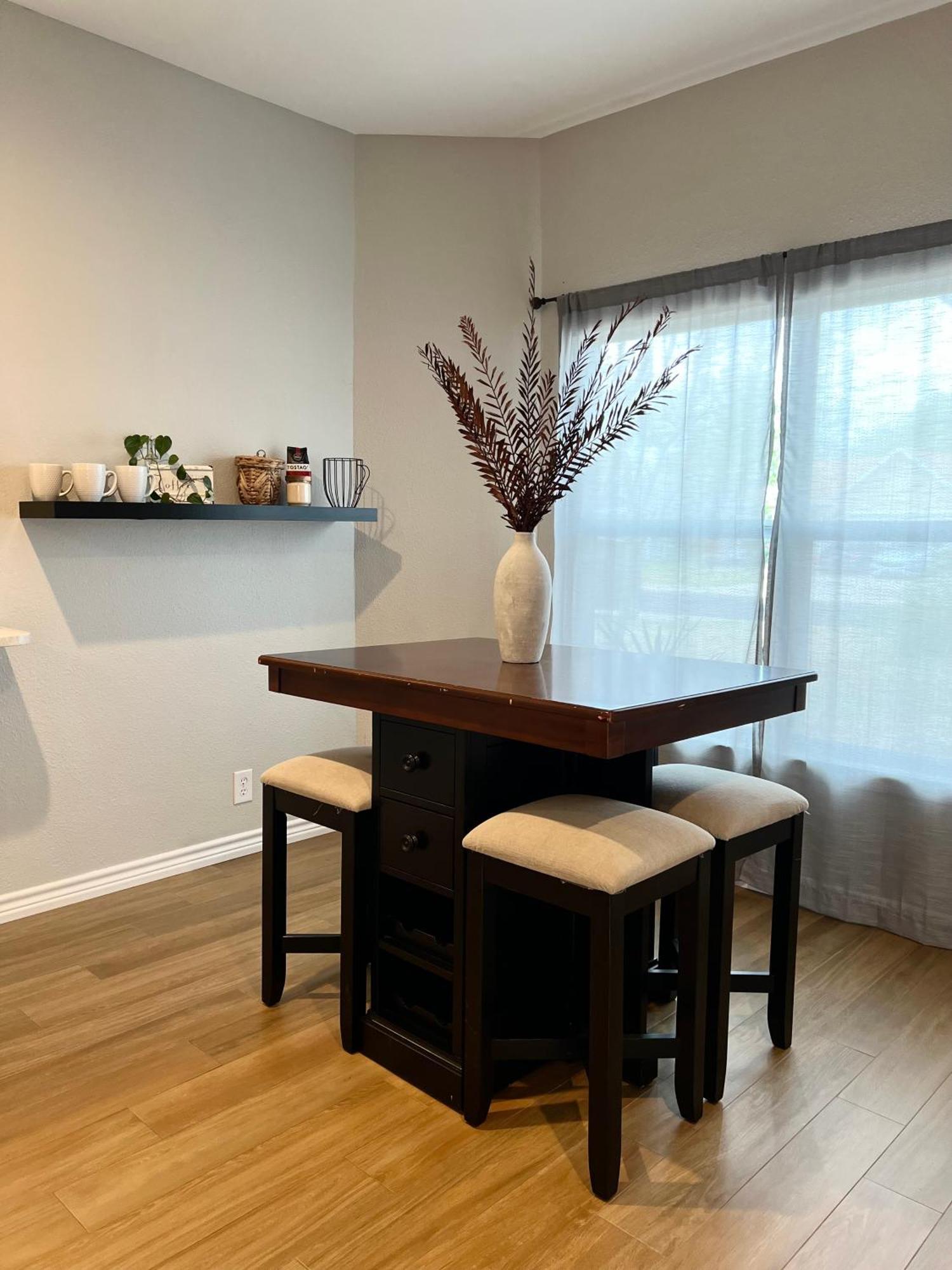 Modern 2 Bedroom House W/backyard @la Cantera Holiday home